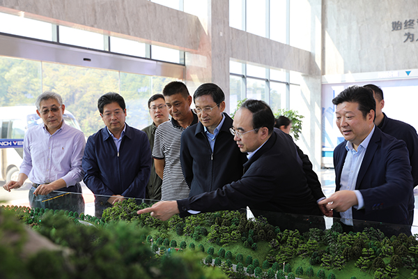 1604364063822215.jpg 參觀一樓VI展示廳.jpg