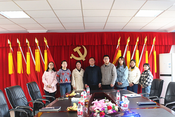 1646991774542282.jpg 合影.jpg