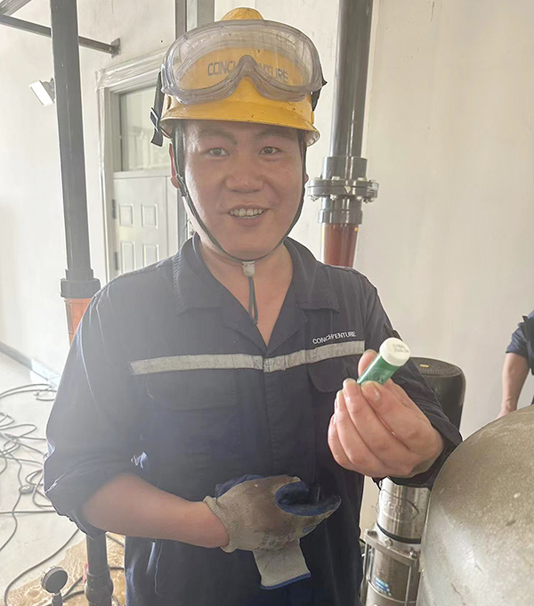 1689910821111131.jpg 員工領(lǐng)取防暑降溫物品.jpg